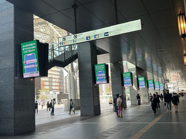 JR博多駅に今春登場したデジタルサイネージ