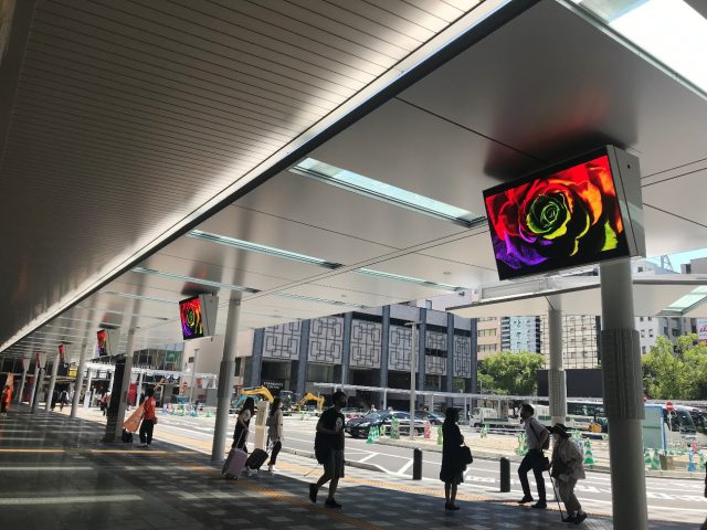 博多駅に登場したデジタルサイネージ